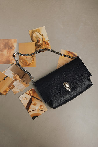 "I turn to you" shoulder bag, black