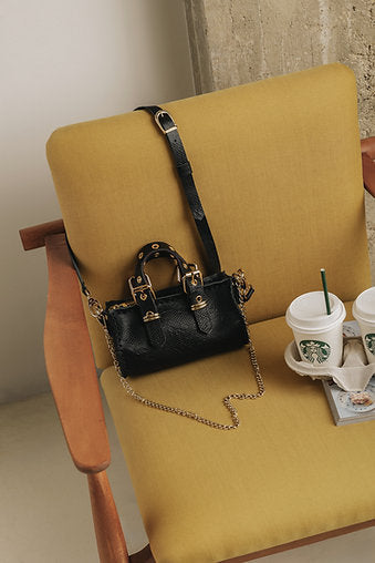 "Unstoppable" barrel bag, black