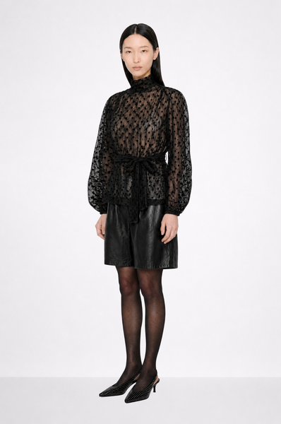 ROSETTE BLACK LACE TOP