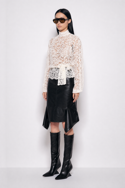 ROSETTE WHITE LACE TOP