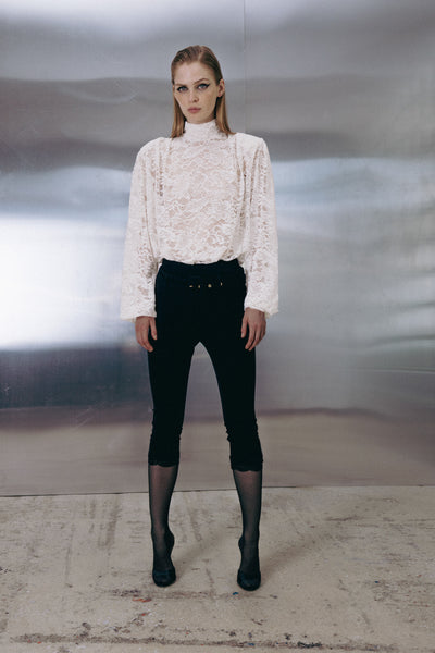 ROSETTE WHITE LACE TOP