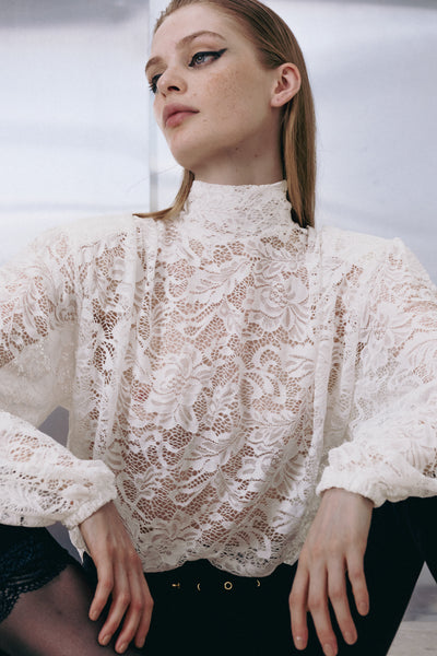 ROSETTE WHITE LACE TOP