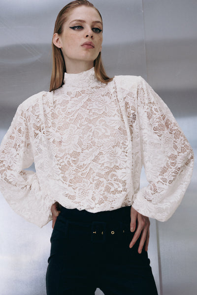 ROSETTE WHITE LACE TOP